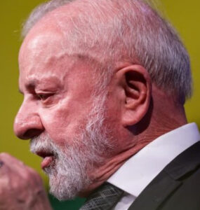 Lula coordena ação do Itamaraty nos EUA e mantém Moraes informado