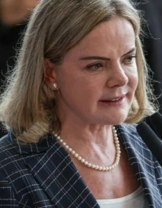 Debate sobre fim da escala 6×1 será uma das prioridades do governo, diz Gleisi