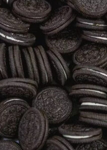 Bolacha recheada tira 40 minutos de vida e banana dá oito: entenda a conta apresentada em estudo