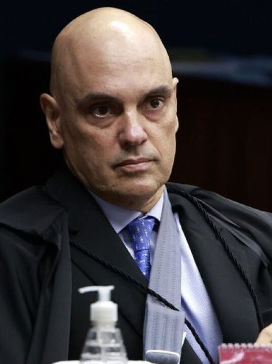 Moraes determina destruição do passaporte de Léo Índio em nova medida judicial