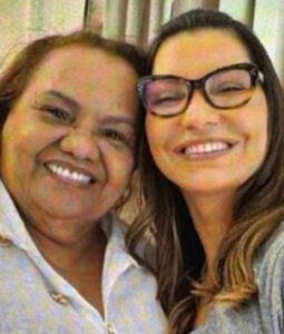 QUEM PODE PODE: Janja vai às compras, fecha a loja e gasta R$ 30 mil em 5 peças