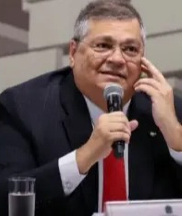 URGENTE: Deputado Nikolas Ferreira acaba de entrar com pedido de impeachment de Flávio Dino no senado e CNJ