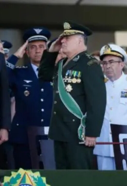Versões opostas: ex-comandantes se contradizem sobre ordem de prender Bolsonaro