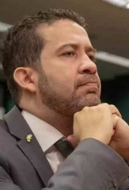 Pressionado, Janones dá início à devolução de dinheiro vinculado a rachadinhas