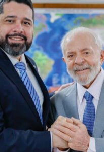 Presidente dos Correios ignora crise e aumenta o próprio salário