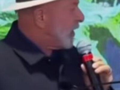 Lula da bronca em sua equipe por gafe em evento; VEJA VÍDEO