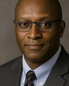 Médico nigeriano tira u feto do útero para remover tumor e insere de volta com vida