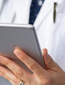 Estudo diz que mulheres são maioria entre médicos do Brasil