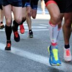 O que acontece com o nosso corpo quando corremos uma maratona? Veja 6 sinais de alerta durante e após uma prova, segundo cardiologistado Einstein