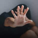 Número de feminicídios e estupros aumentaram muito em 2024. Quatro mulheres mortas e 227 estupradas por dia no Brasil.