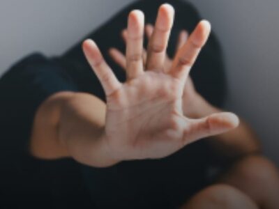 Número de feminicídios e estupros aumentaram muito em 2024. Quatro mulheres mortas e 227 estupradas por dia no Brasil.