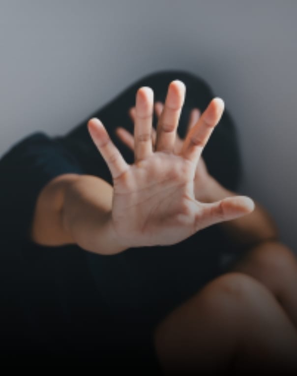 Número de feminicídios e estupros aumentaram muito em 2024. Quatro mulheres mortas e 227 estupradas por dia no Brasil.