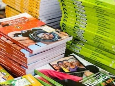 Governo lulista não garante dinheiro para comprar livros didáticos previstos para 2025
