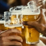 Bebida em xeque: OMS liga novo tipo de câncer ao consumo regular de álcool