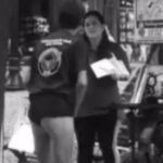 Homem cospe em rosto de mulher que pregava na rua durante evangelismo; VEJA VÍDEO