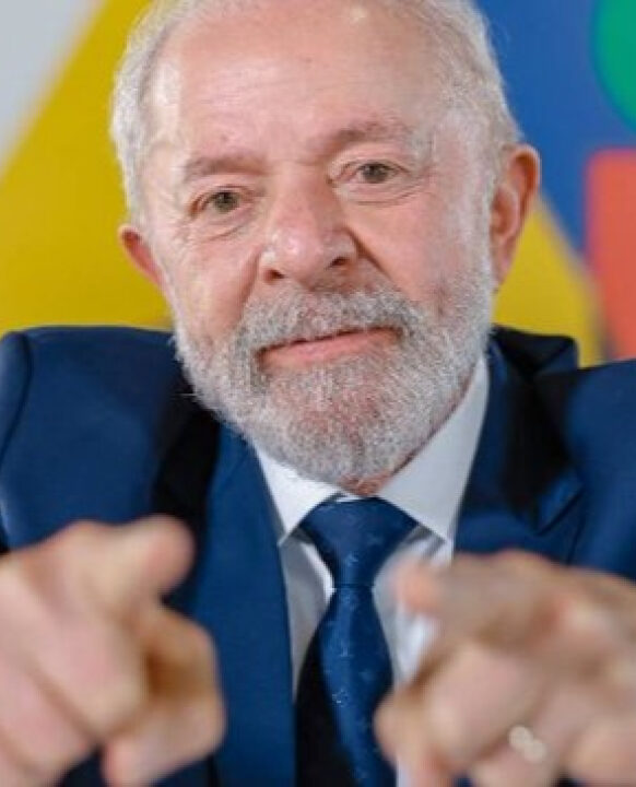 Lula faz defesa do polêmico aumento de impostos e diz que não vai ceder
