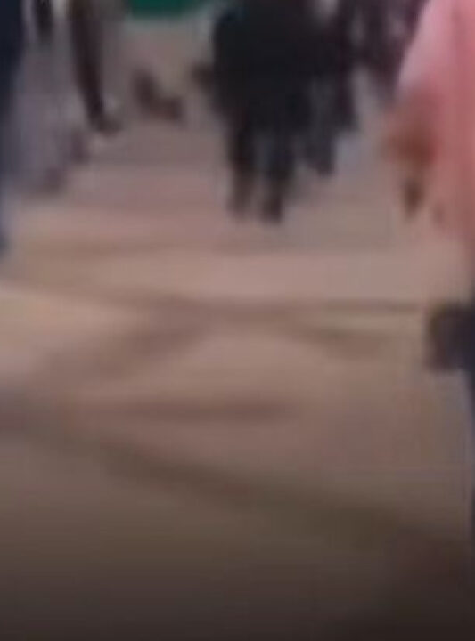 Clientes de shopping de luxo no Catar se desesperam com sirenes de ataque aéreos; VEJA VÍDEO