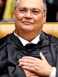 Cláudio Dantas: Dino vai julgar atos do próprio Dino sobre fraudes no Consórcio Nordeste