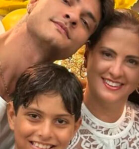 Menino gasta quase R$12 mil no cartão da mãe com jogo Roblox