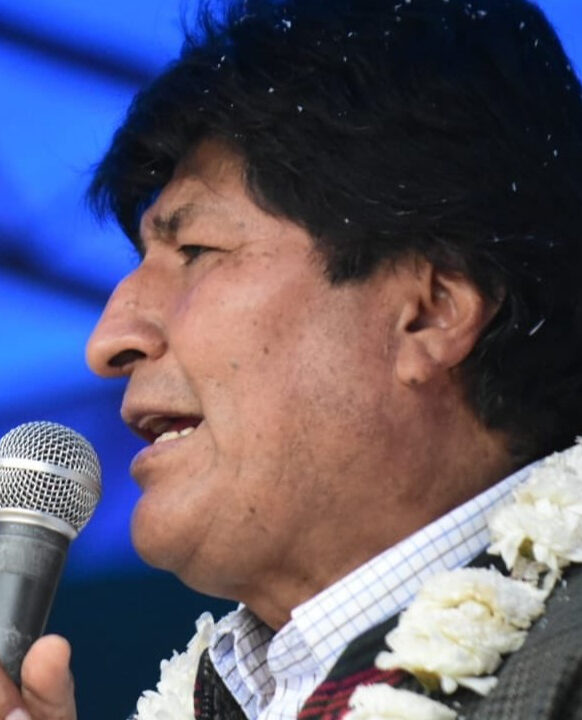 Evo Morales é denunciado por terrorismo e mais 7 crimes