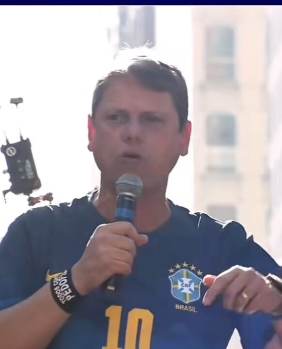 Tarcísio rasga o verbo e pede fora PT na paulista!