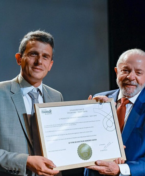 Esquerda da França critica concessão de honoris causa a Lula