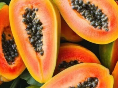 Mamão: descubra 5 benefícios da fruta e um alerta