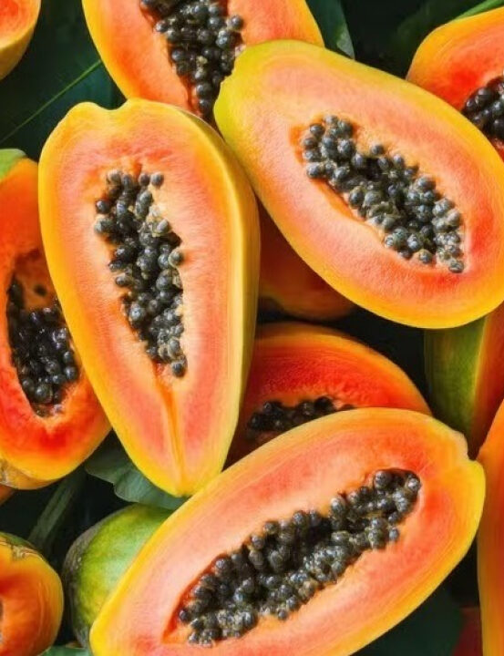 Mamão: descubra 5 benefícios da fruta e um alerta