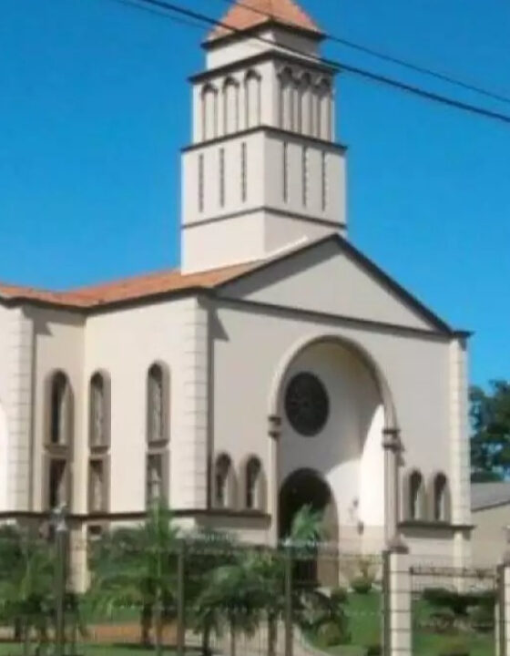 Advogado de calcinha é preso espiando fiéis no banheiro de igreja