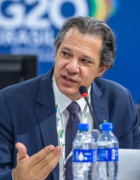 Corretoras sugerem a super-ricos alternativas no exterior para escapar da carga tributária de Haddad; ENTENDA