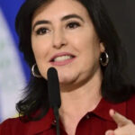 Ministra Simone Tebet é vaiada em sua cidade natal durante evento; VEJA VÍDEO