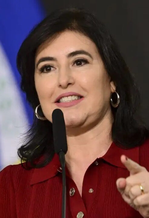 Ministra Simone Tebet é vaiada em sua cidade natal durante evento; VEJA VÍDEO