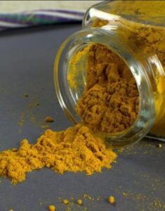 Ação anti-inflamatória da cúrcuma beneficia intestino e cérebro, mostra novo estudo de pesquisadores da Itália. Veja asmaneiras de utilizá-la