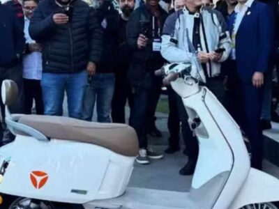 Conheça a scooter elétrica que se equilibra e anda sozinha via celular