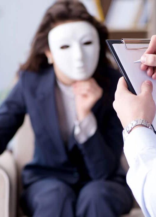 Narcisistas repetem essas frases para te manipular; veja como reagir da melhor forma