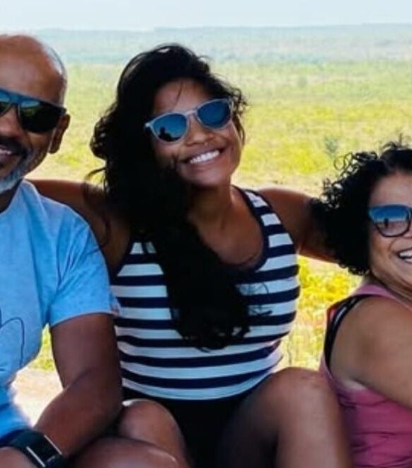 Indignada, mãe de Juliana Marins fala pela primeira vez sobre a morte da jovem: “Mataram minha filha”