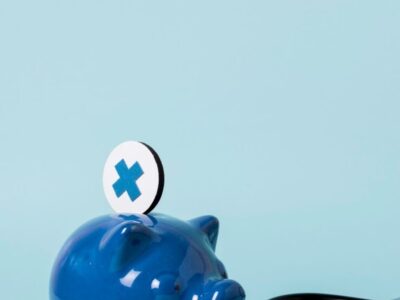 Atenção médicos e profissinais da saúde: especialistas explicam os cinco maiores “ralos financeiros” que afetam as clínicas. Entenda