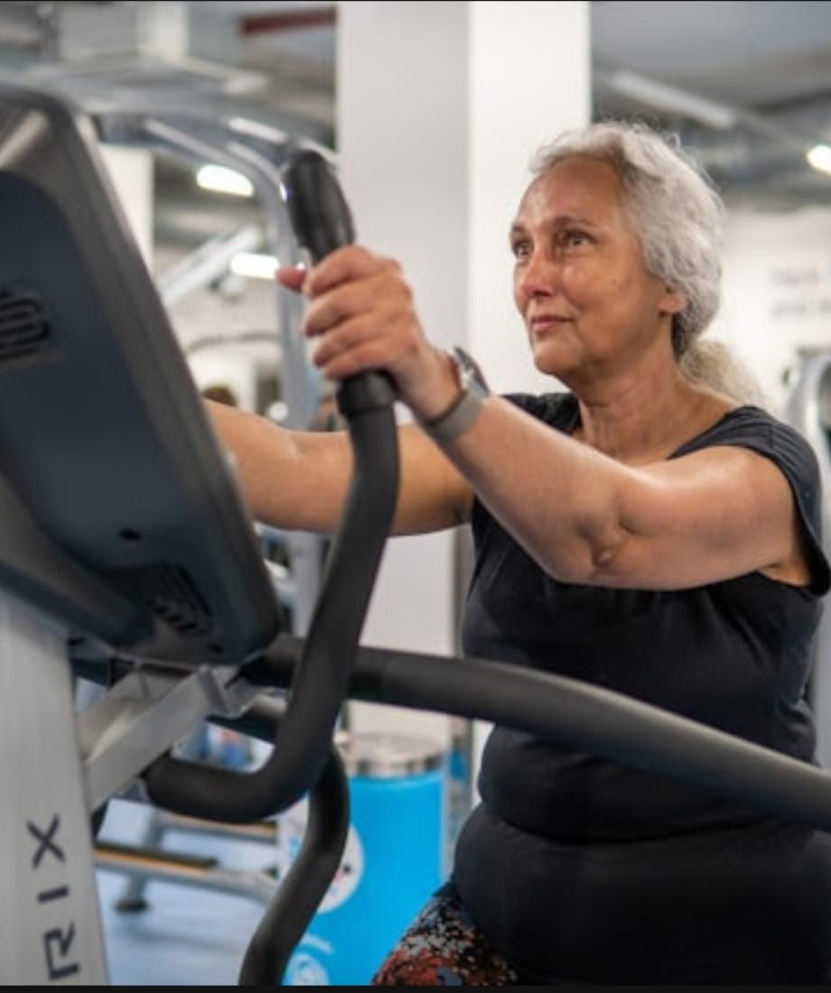 Você sofre de sarcobesidade e nem sabe disso. Veja o que fazer, segundo estudo publicado na revista Ageing Research Reviews e especialistas do Einstein