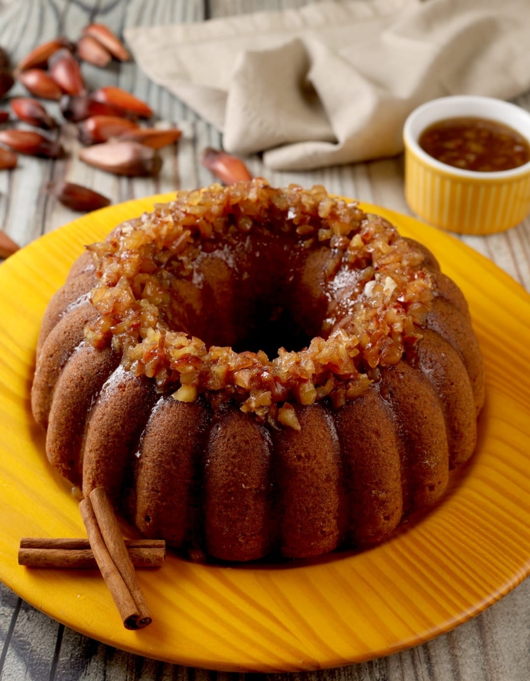 Bolo de Pinhão: trouxemos hoje uma deliciosa e diferente receita para você fazer nesse friozinho. Todos vão amar. Fácil e rápido. Confira!