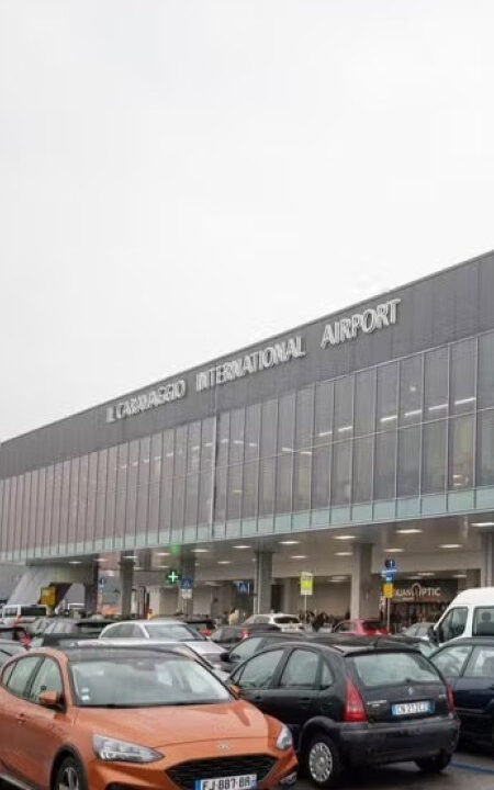 Homem morre ao ser sugado por motor de avião em aeroporto