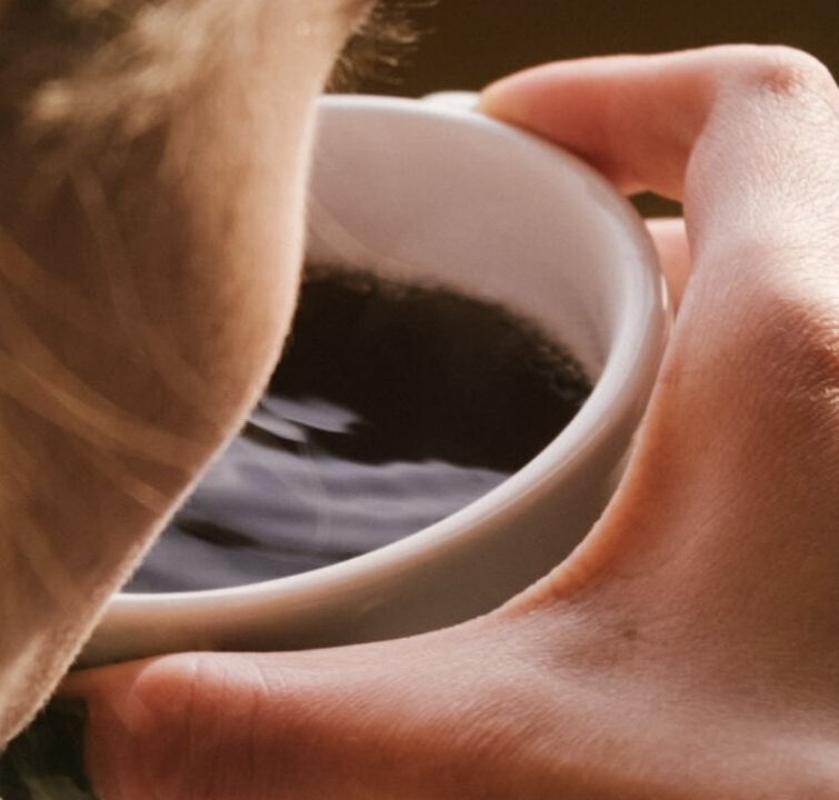 Amargo e poderoso: café puro é associado a vida longa e coração saudável, diz pesquisa