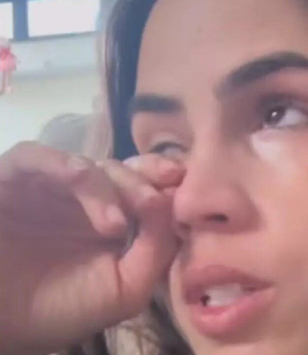 Atriz chora e incentiva que as pessoas falem sobre Jesus: ‘Cristo está me transformando’; VEJA VÍDEO