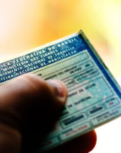 Regras de pontuação da CNH para idosos: veja o que muda após os 65 anos