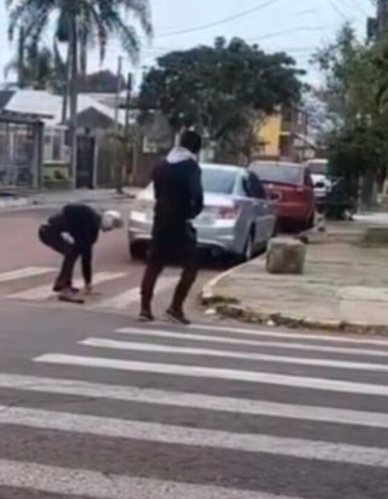 Comerciante é esfaqueado após confusão por R$20 em pastéis; VEJA VÍDEO