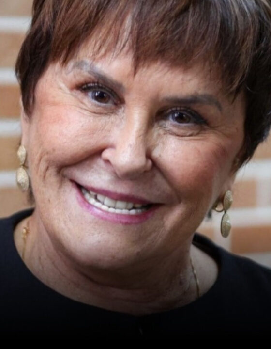Márcia sensitiva vê encostos em Brasília e recomenda lavar louça