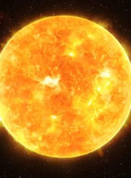 Imagem de tirar o fôlego mostra estação espacial com erupção solar ao fundo; veja imagem