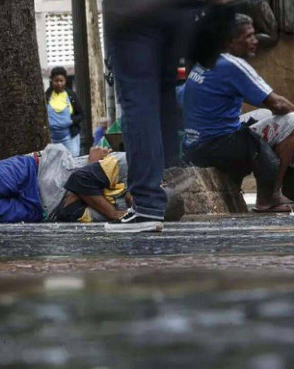 Moradores de rua acolhidos em abrigos de São Paulo também querem Bolsa Família