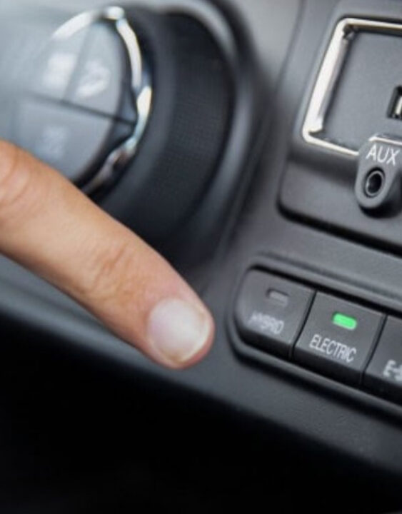 6 coisas que a porta USB do seu carro pode fazer para você testar hoje mesmo