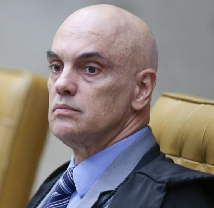 Moraes corta fala de advogado e dispara: ‘Não são vândalos, são golpistas’