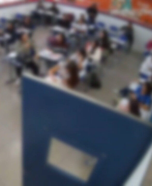 Aluno dá tapa na cara de professora durante aula em escola; VEJA VÍDEO